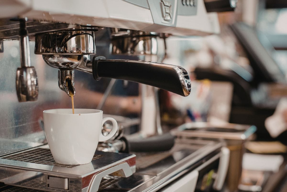 Volumetric vs Semi-Automatic Espresso Machines: Which Fits Your Café?