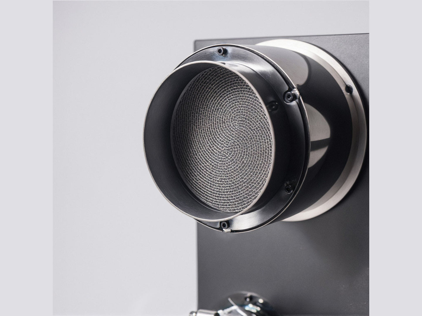 Close-up of the DiFluid AirWave outlet filter