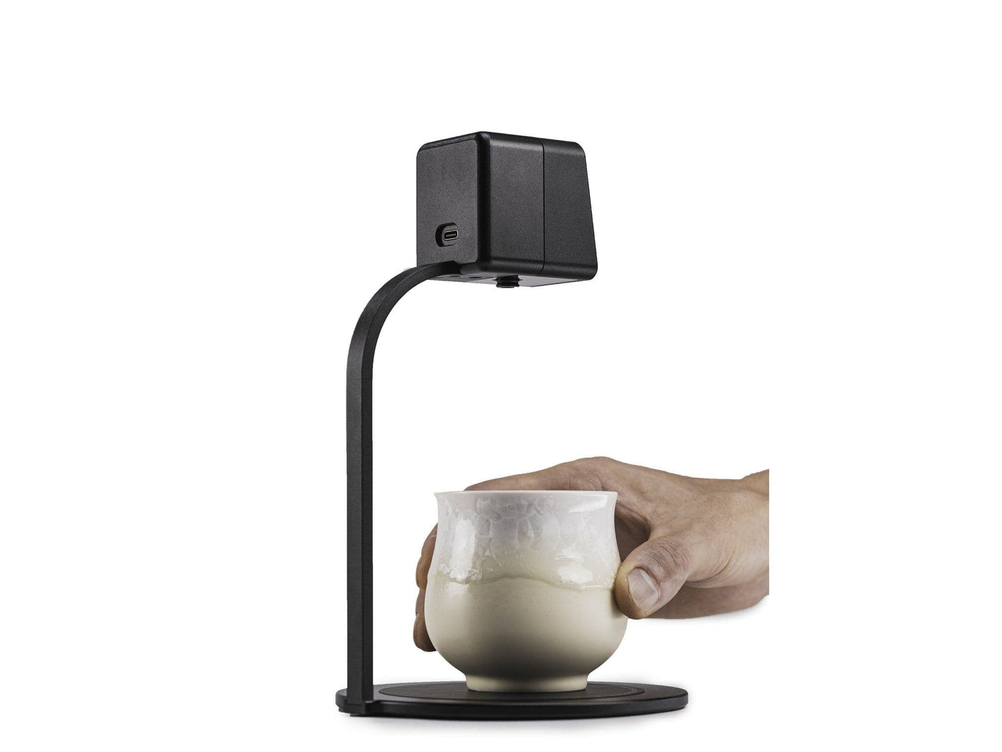 Placing a cup under the DiFluid Moment