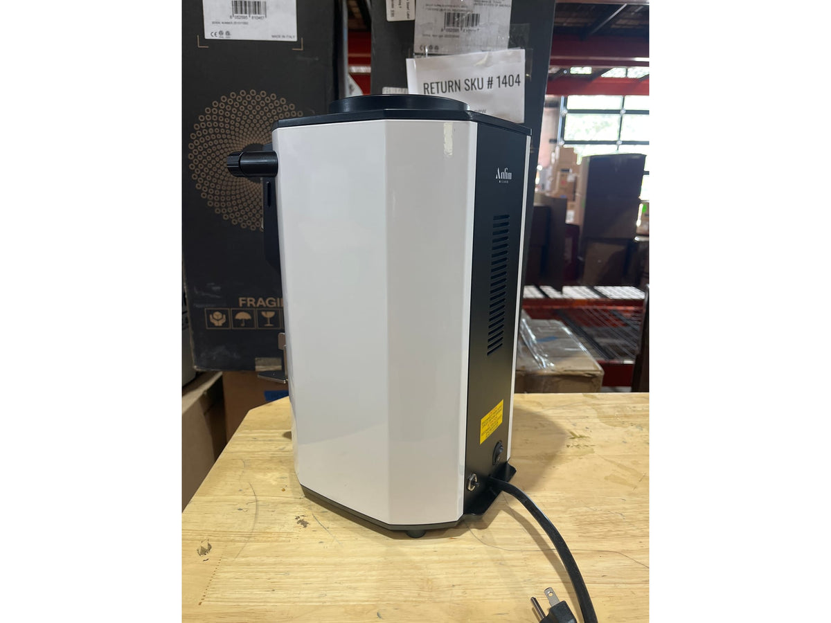 Listing reczuX1ViyKpxqJYl photo 3 — Luna - White Demo
