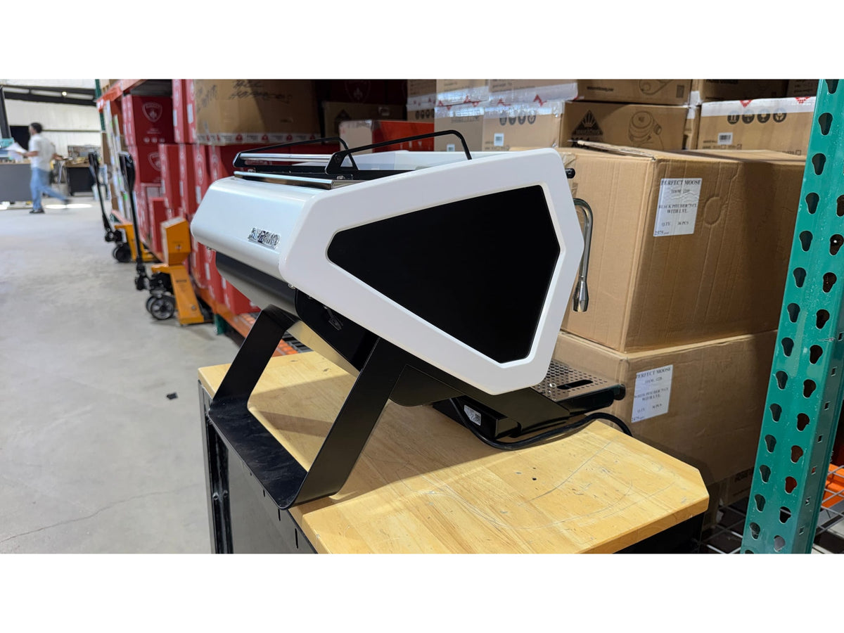 Listing recXOgcxHzfFQ4LQN photo 2 — YOU - White Open Box