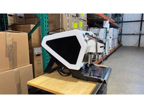Listing recXOgcxHzfFQ4LQN photo 4 — YOU - White Open Box