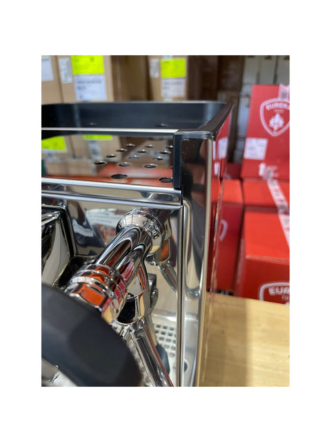 Listing recUd4CyrbJxFjjWd photo 7 — Appartamento TCA - Shiny steel with White Circles Demo