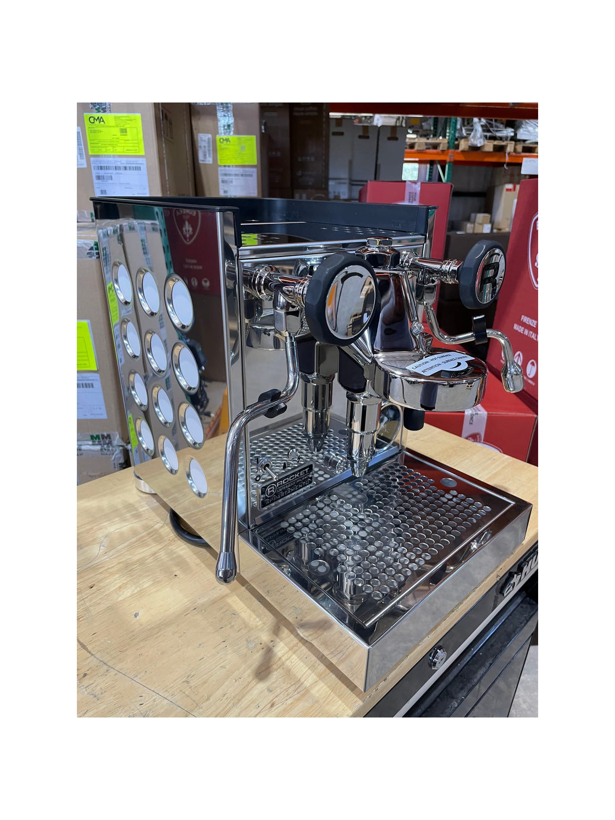 Listing recUd4CyrbJxFjjWd photo 6 — Appartamento TCA - Shiny steel with White Circles Demo