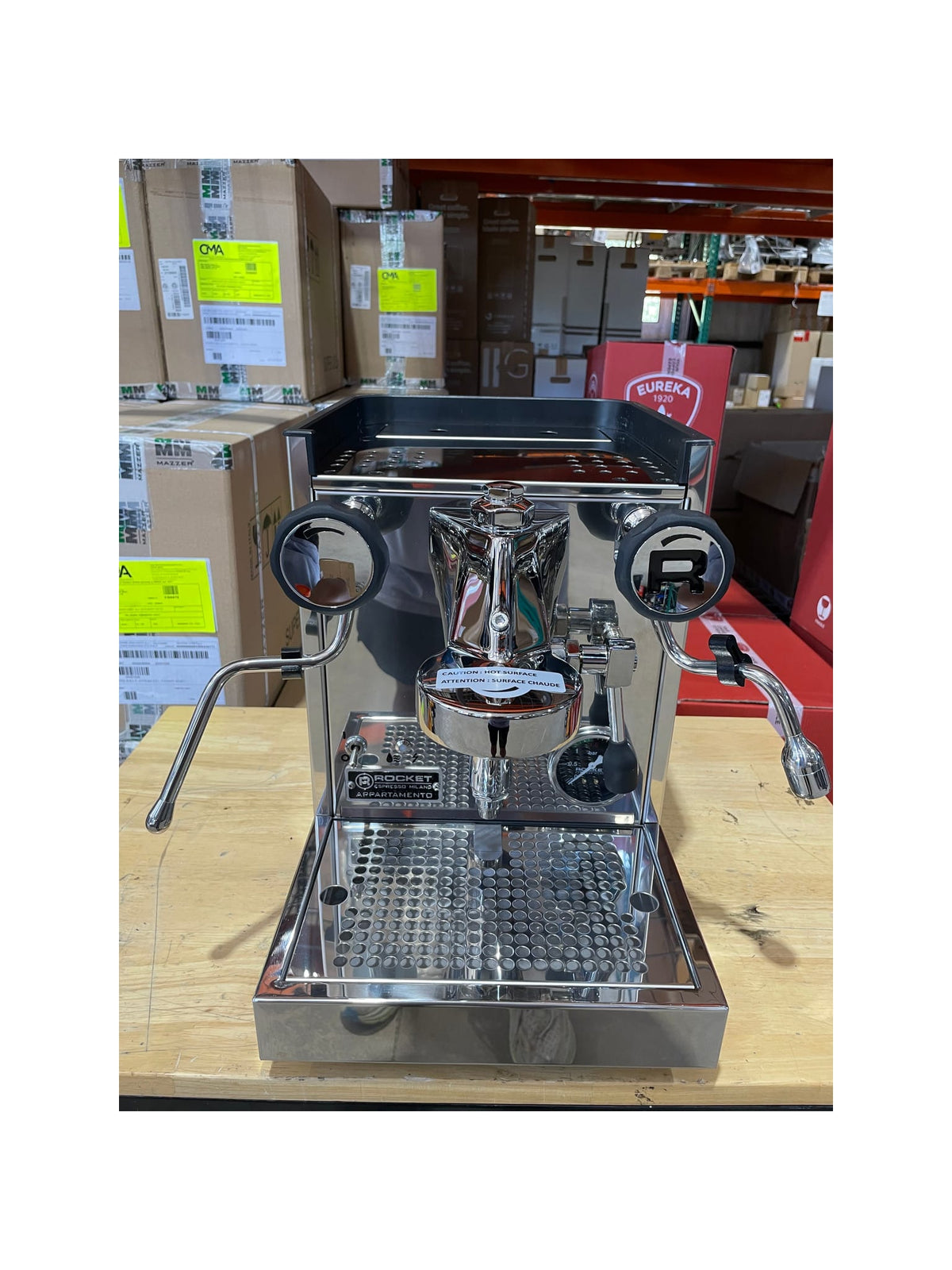 Listing recUd4CyrbJxFjjWd photo 4 — Appartamento TCA - Shiny steel with White Circles Demo