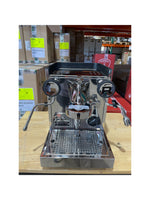 Listing recUd4CyrbJxFjjWd photo 4 — Appartamento TCA - Shiny steel with White Circles Demo