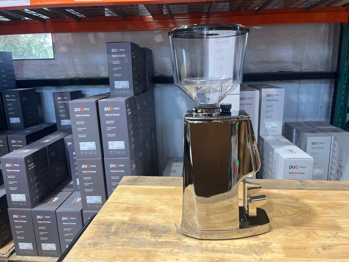 Listing rec2jAJ0xKCnvxsUp photo 4 — Atom W 75 Diamond Inside - Chrome Tall Hopper Open Box