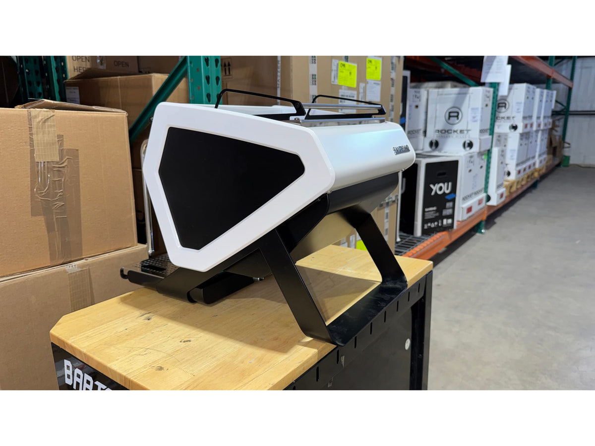 Listing recXOgcxHzfFQ4LQN photo 1 — YOU - White Open Box