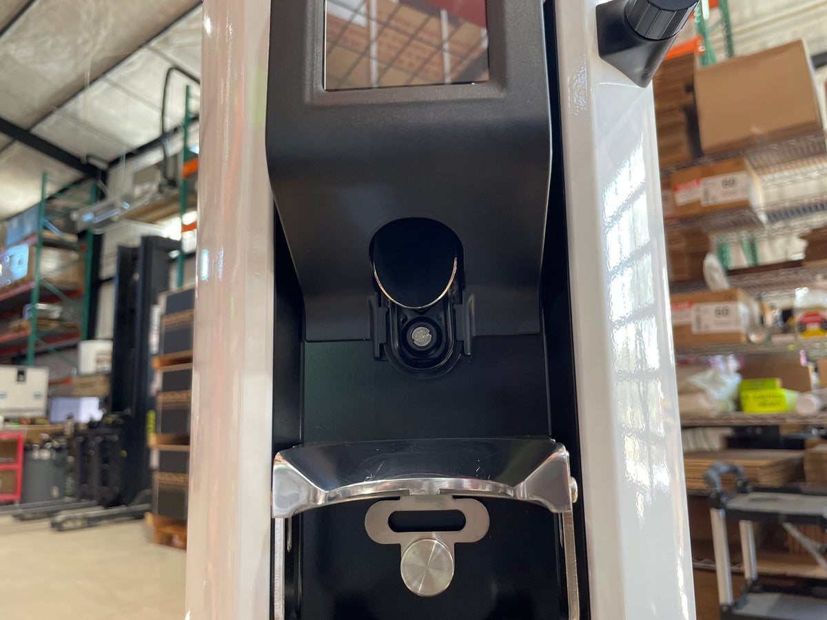 Listing rec6mkUWltd63UYnf photo 7 — Alba - White Open Box