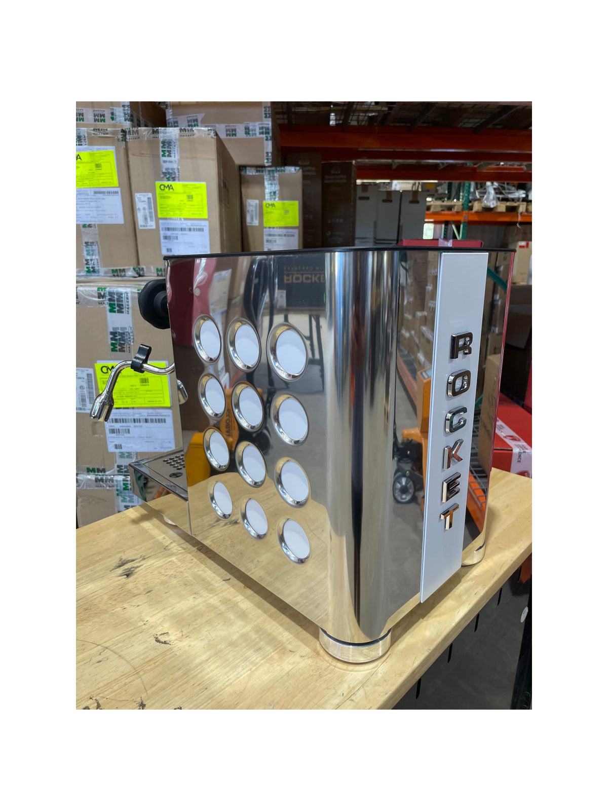 Listing recUd4CyrbJxFjjWd photo 1 — Appartamento TCA - Shiny steel with White Circles Demo