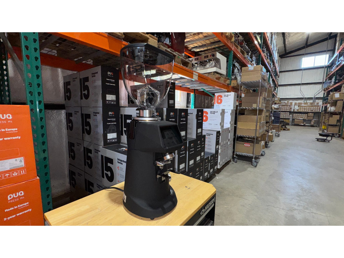 Listing rec2NdTgomIMlUzBL photo 1 — F83 E Pro Dark-T - Black Open Box