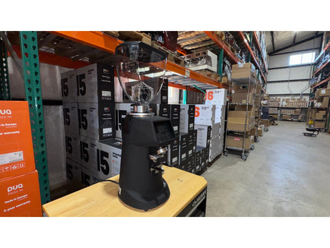 Listing rec2NdTgomIMlUzBL photo 1 — F83 E Pro Dark-T - Black Open Box