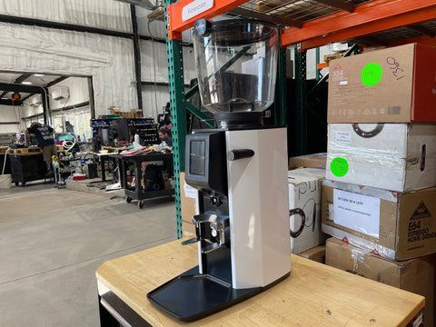 Listing rec6mkUWltd63UYnf photo 2 — Alba - White Open Box